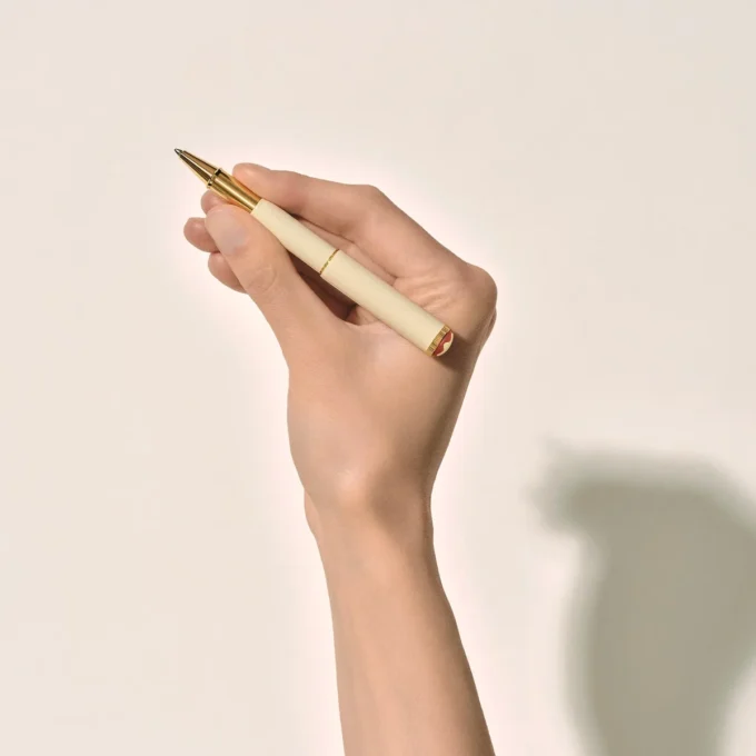 Montblanc Heritage Rouge et Noir „Baby” Ediție specială Rollerball de culoare ivoriu