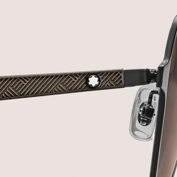 Ochelari de soare pătrați cu ramă metalică neagră