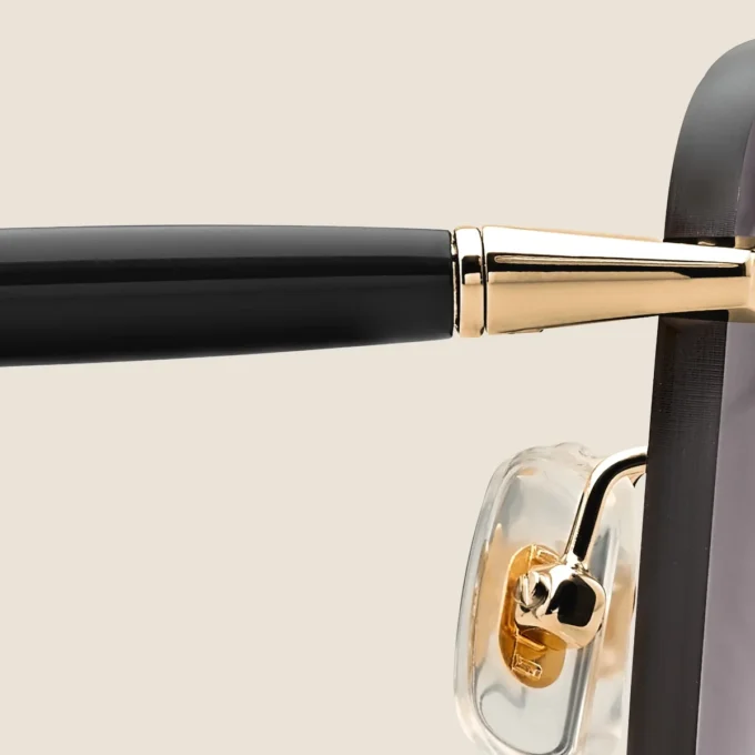 Ochelari de soare rotunzi cu ramă metalică aurie