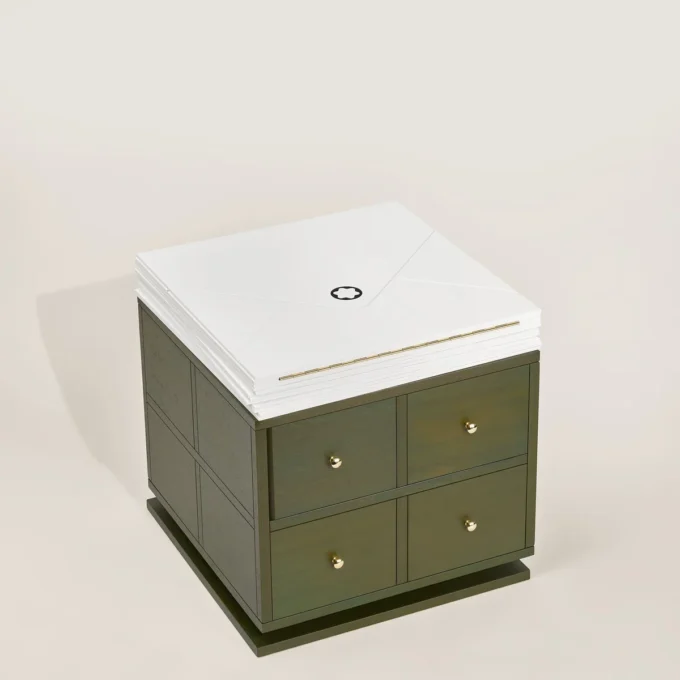 Set Happy Holiday 2025